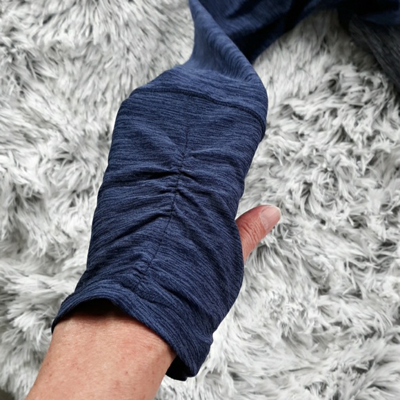 Bundle of running shirts - Picture 4 of 4